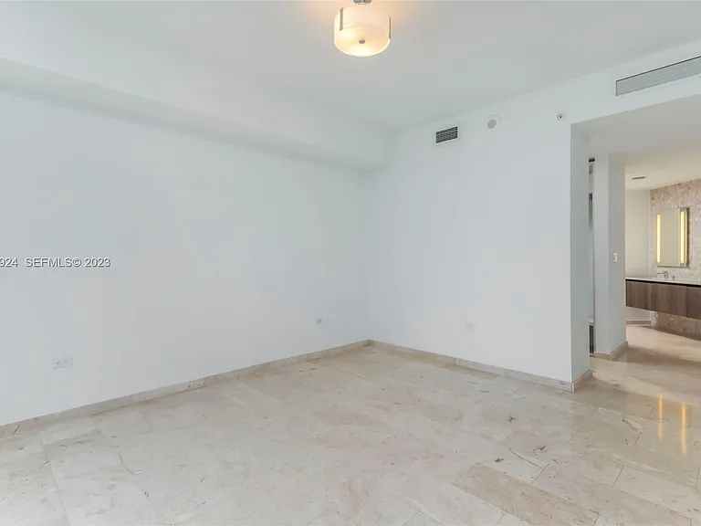 68 SE 6th St #1311 — Photo 9