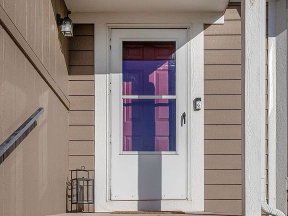 3rd image of 520 River Dr