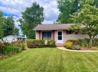 374 W Grand Traverse St, Commerce Township, MI