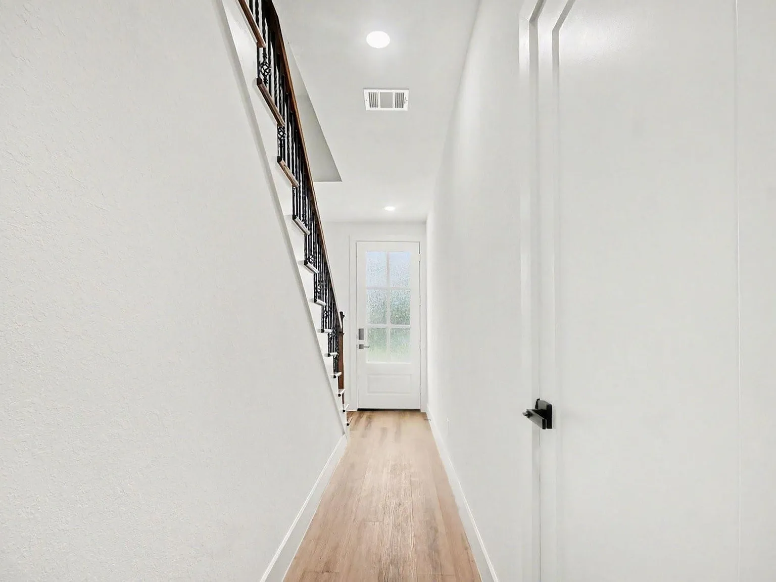 3 bed, 3.5 bath, 1949 sqft, $2,650 — Photo 4