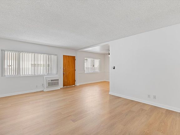 5th image of 135 S Belmont St #11416276