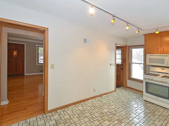 5th image of 3217 49th Ave N