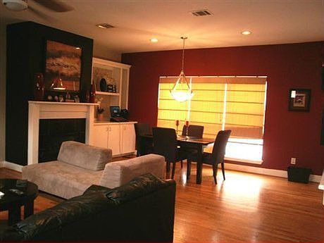 3rd image of 914 W 25th St