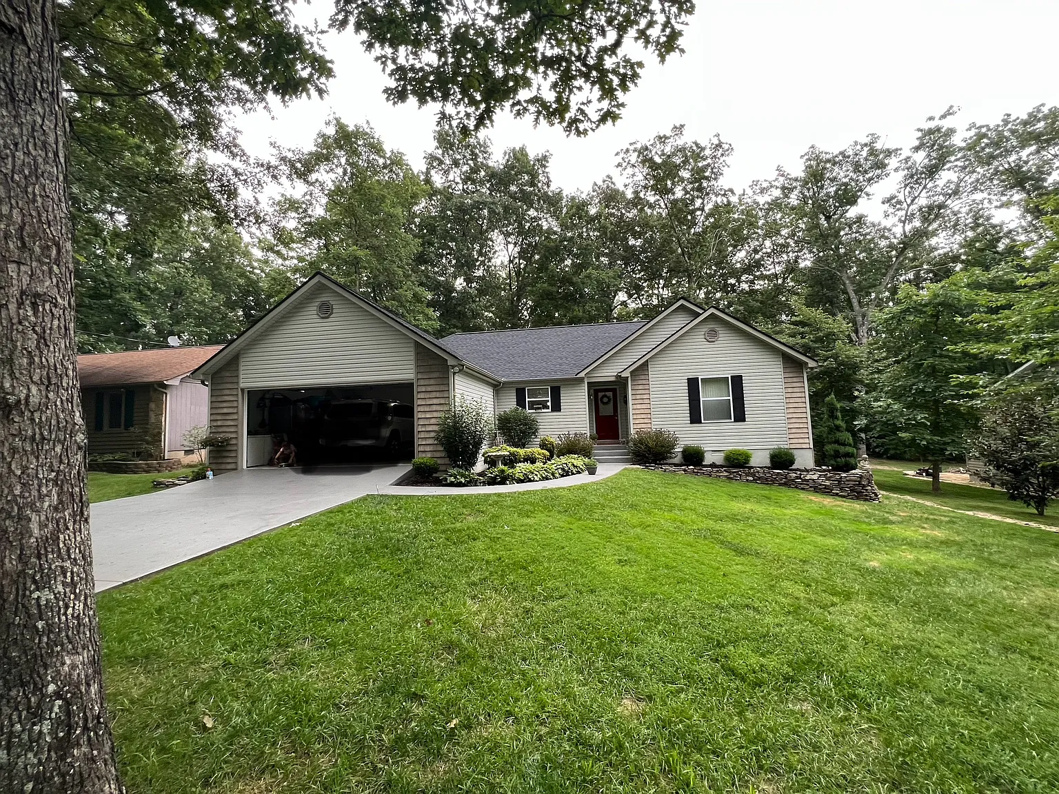 119 Camelot Ln — Photo 1