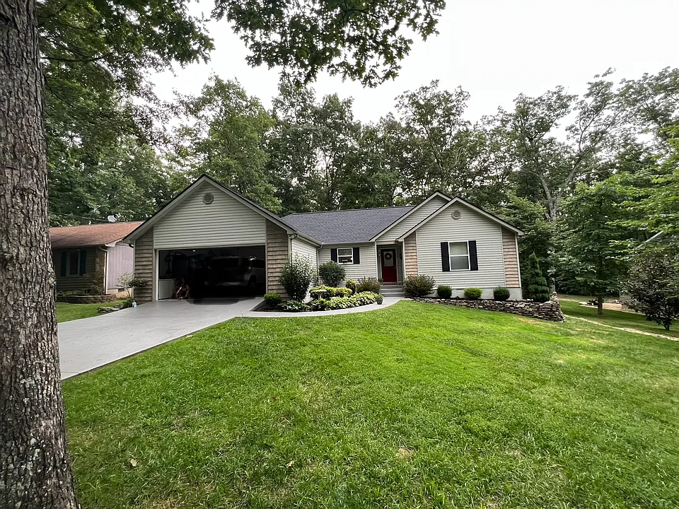 119 Camelot Ln