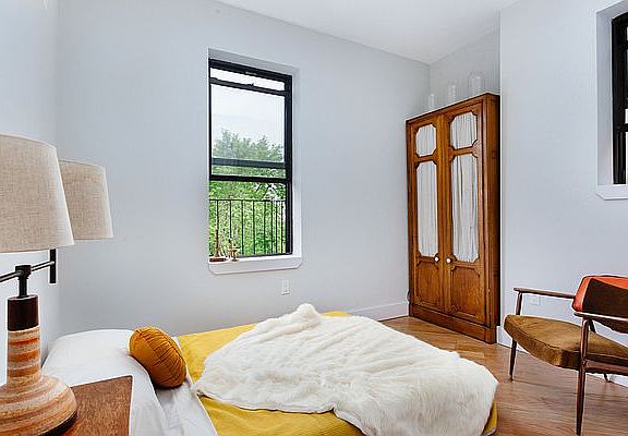 4th image of 677 Vanderbilt Ave #2A