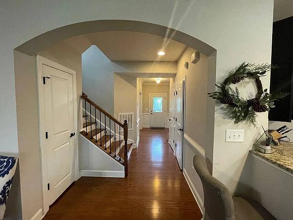 3rd image of 202 Cooper Ledge Cir