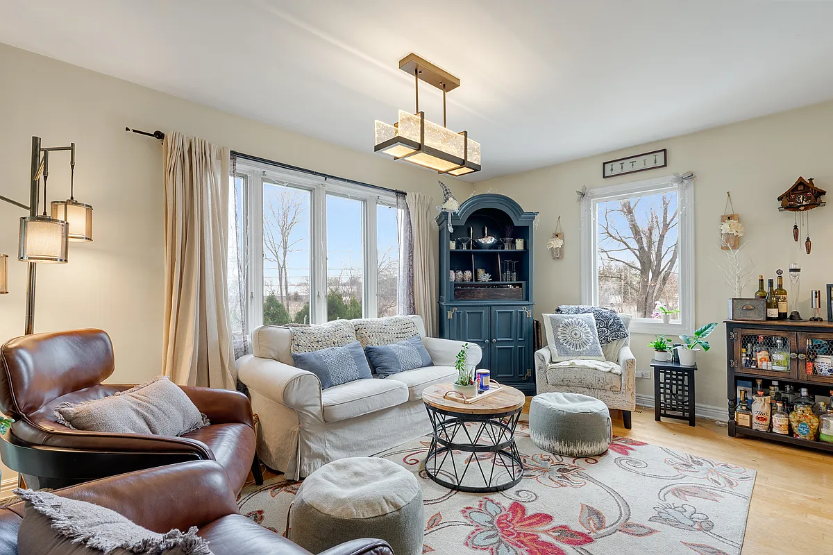 Living Room - 1721 N Clarence Ave