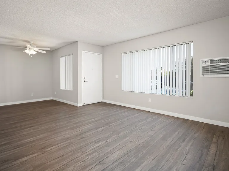 725 Alturas Ln — Photo 11