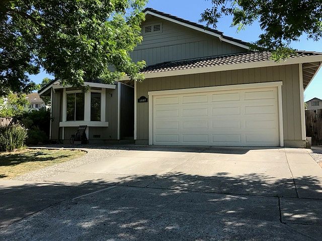 2nd image of 1057 Peppertree Dr