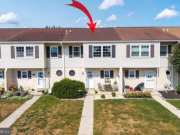 3rd image of 350 Carlyn Ct