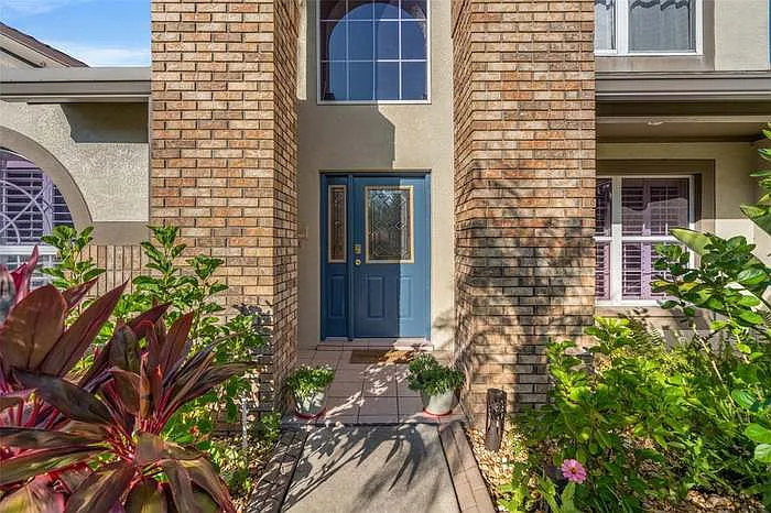 1352 Distant Oaks Dr — Photo 2