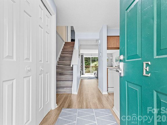 5th image of 9606 Vinca Cir APT E