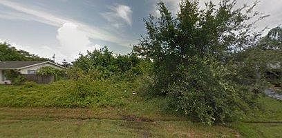 1st image of 579 NW Billiar Avenue