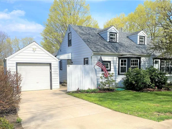 122 Maple Dr, Edinboro, PA 16412