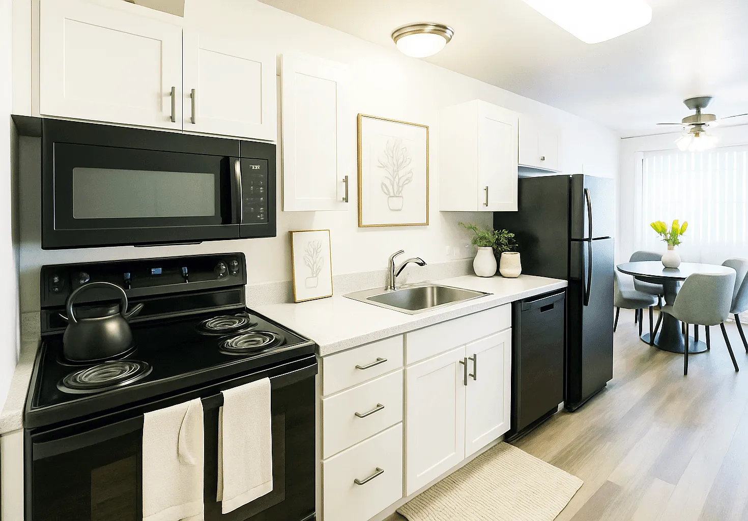 St Moritz Garden Apartments — Photo 2