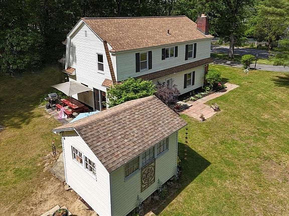 3rd image of 255 Lake St