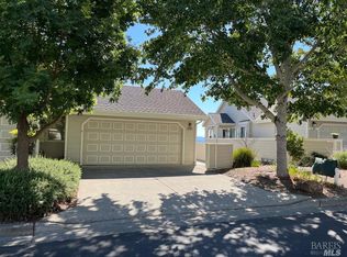 2033 Stonefield Ln, Santa Rosa, CA 95403