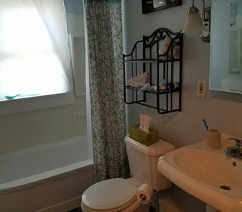 3rd image of 7 Courtland St