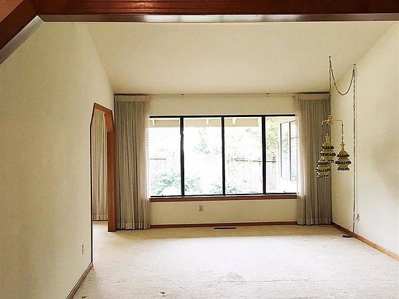 3rd image of 304 Oak Canyon Way