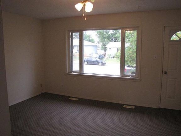 5th image of 9626 107th Ave