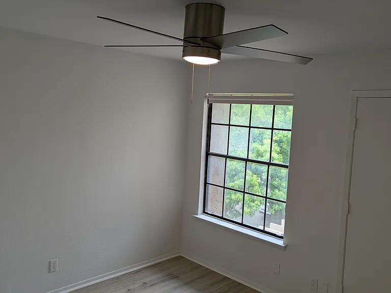 5200 Martel Ave #7D — Photo 16