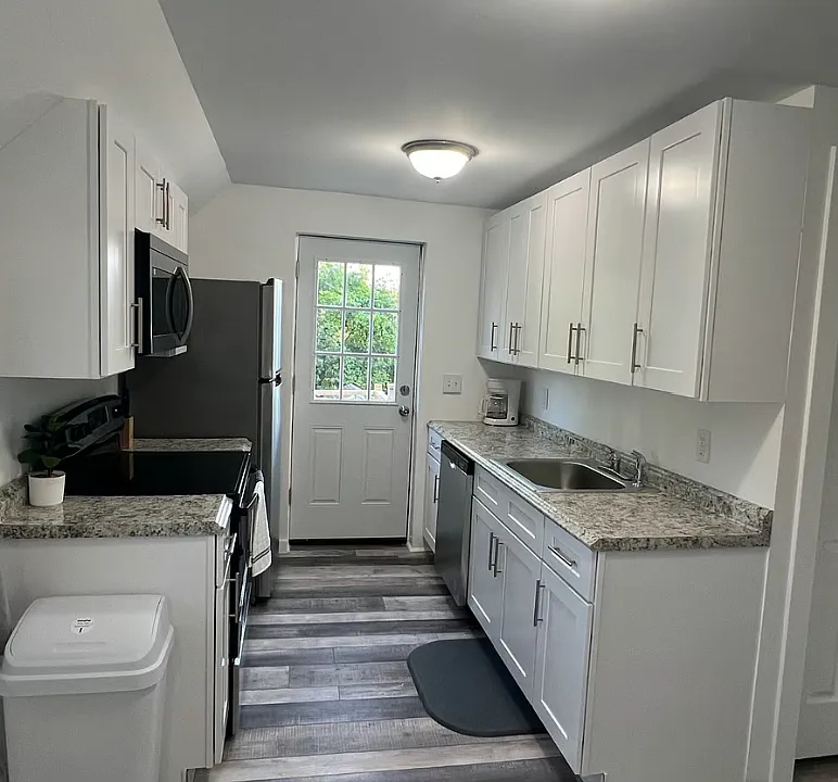 20 Kirtland St #B