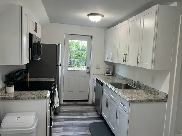 20 Kirtland St #B, Whitehall, NY 12887