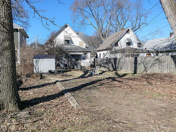 3rd image of 1117 N Oxford St