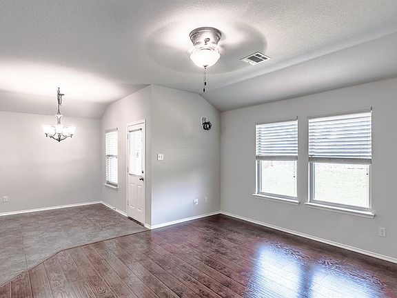 4th image of 1205 River Oak Ln