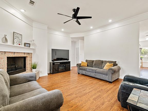 3rd image of 3815 Wildflower Ln