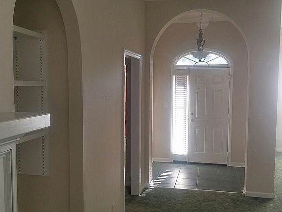 Front doorway foyer