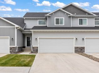 9615 Crowning Dr, West Des Moines, IA 50266