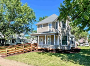 218 N Wacouta Ave, Prairie Du Chien, WI 53821
