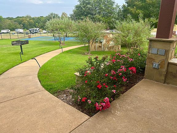 4th image of 353 Grand View Dr