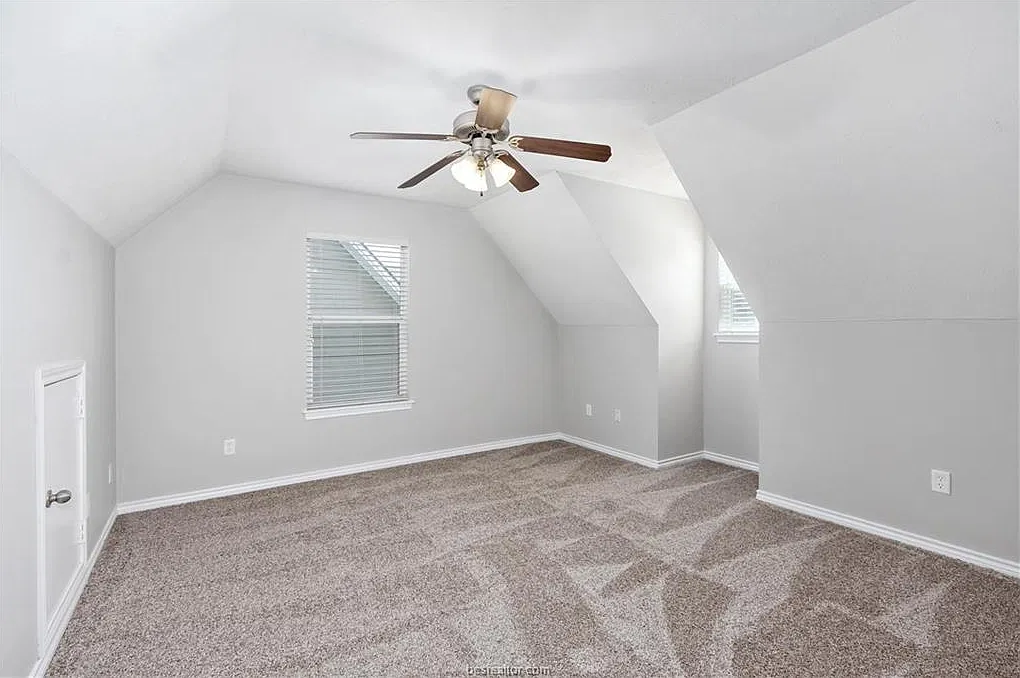 617 Columbus — Photo 2