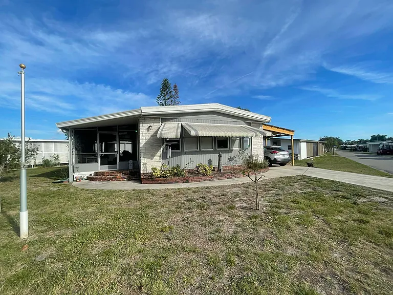 497 Outer Dr — Photo 1