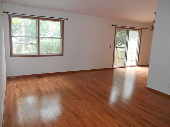 3rd image of 596 Cortland Dr