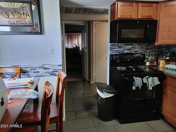 4th image of 2802 E Marconi Ave