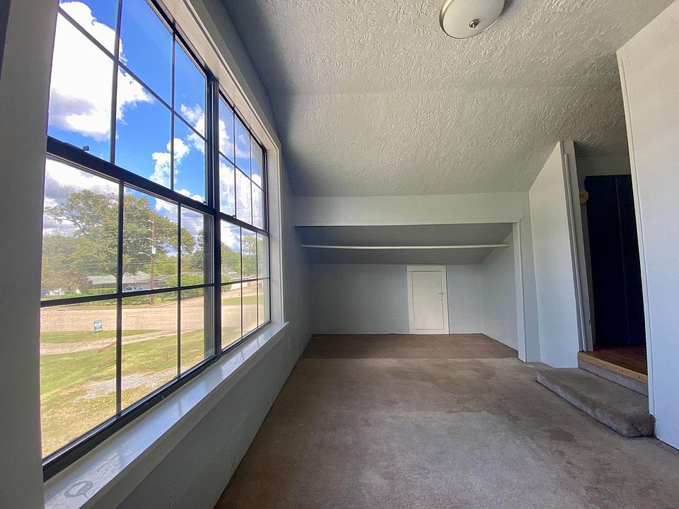 1st image of 2595 W Lucas Dr #3