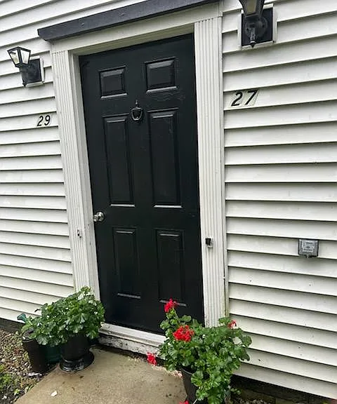 27 Hanover Dr — Photo 3
