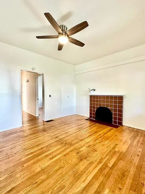 418 E Sola St