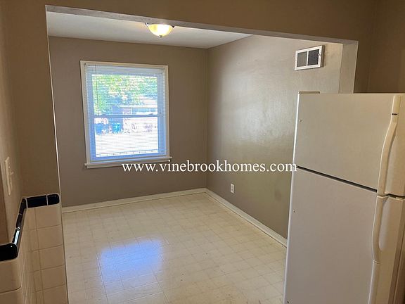 3rd image of 8916 Bobb Ave