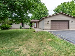 814 E Oak St, Silver Lake, WI 53170