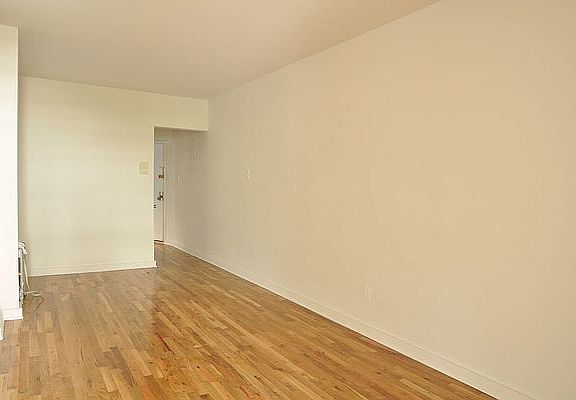 3rd image of 414 W 49th St APT 4B
