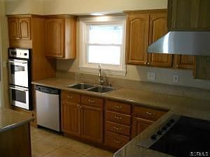 3rd image of 5954 Hudson Ave