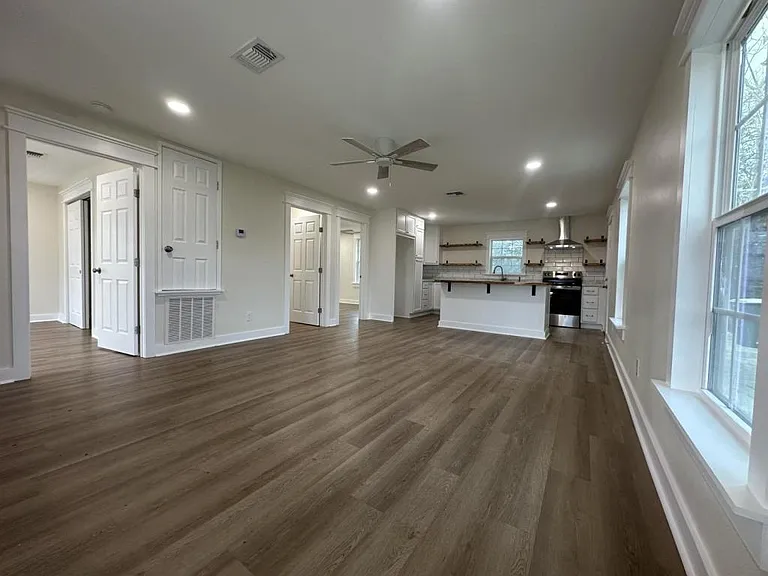 804 E Water St — Photo 9