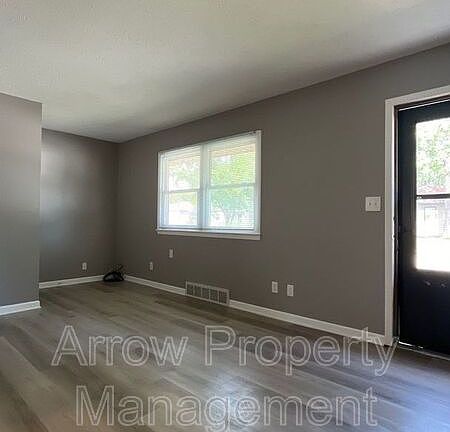 4th image of 3825 Worthington Ave