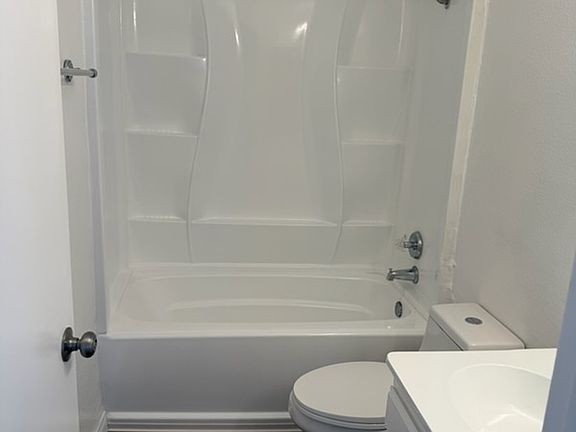 5th image of 1045 Grand Ave #6