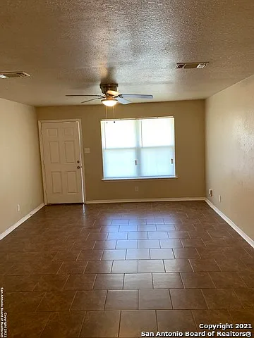 3 bed, 2.0 bath, 1075 sqft, $1,450 — Photo 4